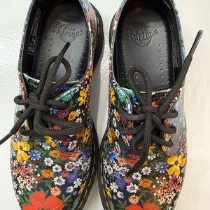 Dr. Martens Multicolor Floral Lace-Up Shoes "Wanderlust Backhand"